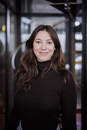  Leonie Casal